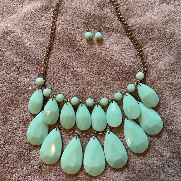 Mint boutique statement necklace w/earrings - Picture 1 of 3